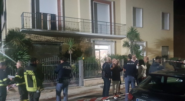 Esplosione a Porto Sant'Elpidio, in frantumi i finestrini di un'auto di una donna in via Mameli. Bomba carta dopo un litigio in strada?
