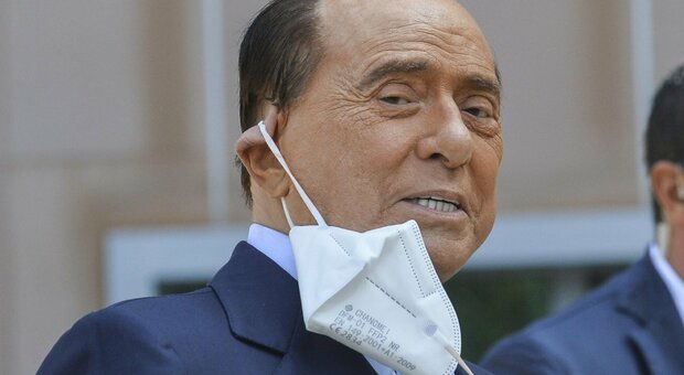 Berlusconi ancora positivo al Covid, processo Ruby ter rinviato