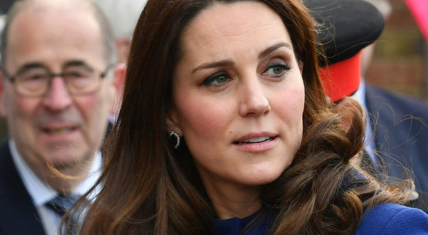 Kate, «Re Carlo ha fatto parlare dell'operazione per proteggere la nuora: ha subito un intervento "importante"»
