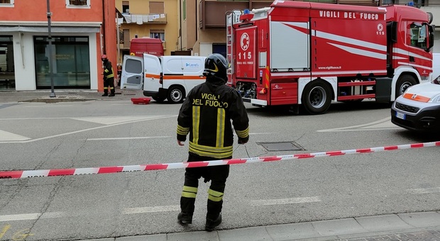 Fuga di gas in centro a Noventa di Piave: tre famiglie evacuate e zona isolata