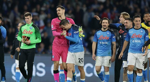 Napoli da record: 10 vittorie di fila per la terza volta nella storia