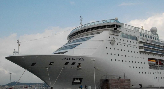 Costa Victoria, escluse Venezia e Trieste, verso l'attracco in un porto del Tirreno