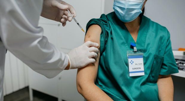 No vax pentiti: altri due medici dicono sì al vaccino