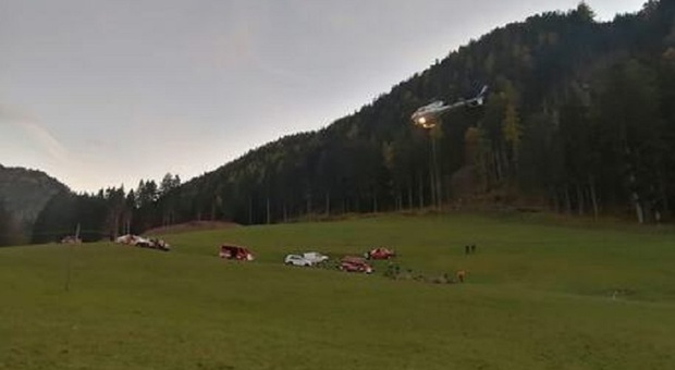 Aldino, 13 mucche precipitano nella gola del Bletterbach: carcasse recuperate con l'elicottero