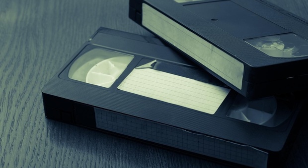 Avete delle vecchie videocassette in casa? Non buttatele, potrebbero valere migliaia di euro