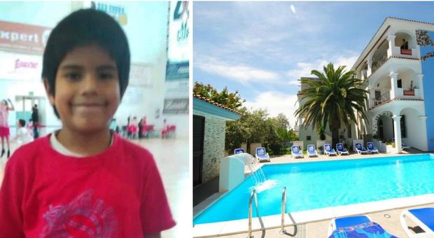 Morte del bimbo di 7 anni in piscina in Sardegna: era rotta la retina del bocchettone di scarico