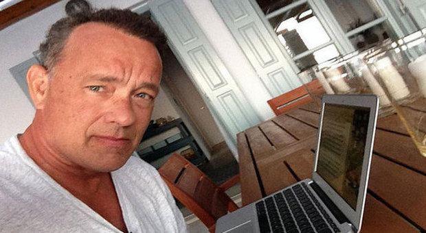 Tom Hanks inventa la Hanx Writer, la macchina da scrivere per tablet: è in vetta alle classifiche