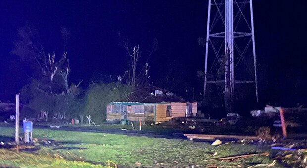 Tornado in Mississippi, città «completamente distrutte»: almeno 23 morti e niente corrente elettrica