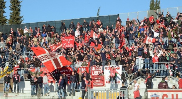 I tifosi dell'Ancona in trasferta a Macerata