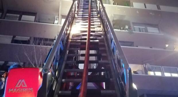 Incendio alla Serpentara: brucia appartamento al quinto piano
