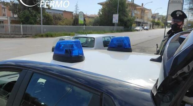 Controlli nel Fermano su spostamenti vietati e persone a spasso senza mascherina, 11 multe dei carabinieri