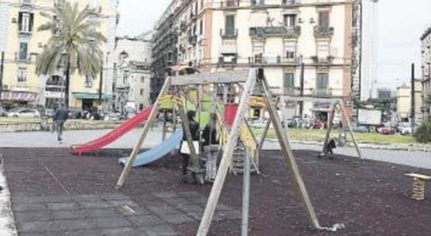 Napoli, la rabbia del giorno dopo a piazza Nazionale: «La polizia si vede ma i clan sono spavaldi»