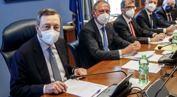 Draghi e il blocco del gas: «Pronti a farne a meno». Due mesi per mettere le basi di un'autonomia da Mosca
