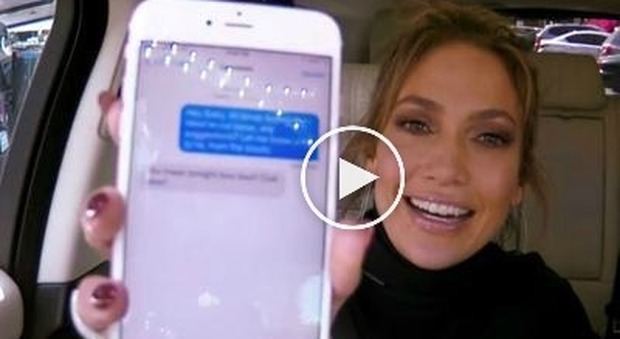 Jennifer Lopez mostra il messaggio di Leonardo Di Caprio