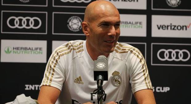 Napoli, Zidane rimanda il mercato: «Vedremo quando James tornerà»