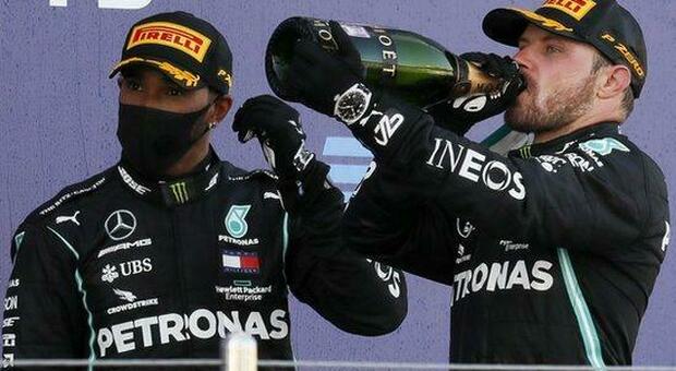 Lewis Hamilton e Valtteri Bottas sul podio del Gran Premio di Russia a Sochi
