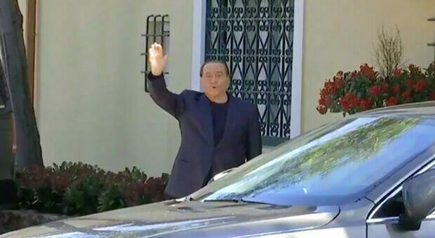 Silvio Berlusconi cade nella villa sull'Appia Antica: ricoverato per una notte