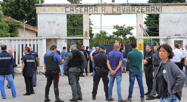 2016: la rivolta dei migranti alla ex caserma Cavarzerani a Udine