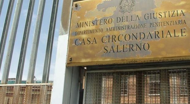 Maxi-rissa nel carcere di Salerno: direttrice contusa, grave detenuto