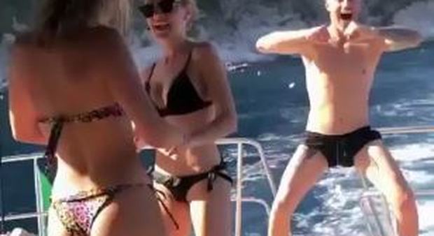 Diletta Leotta si scatena ballando sullo yacht: il video fa impazzire i fan