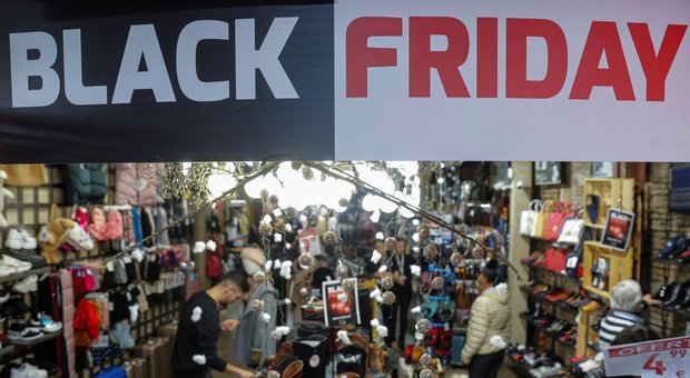 Francia, Black Friday, no Block Friday: deputati contro il consumismo che fa male all'ambiente. Ma solo dal prossimo anno