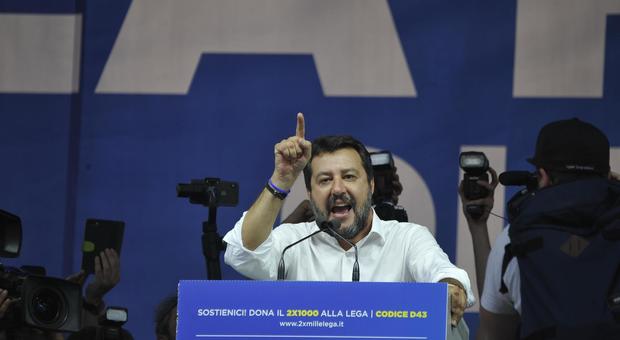 Bomba carta contro un banchetto della Lega a Tor Tre Teste: Salvini attacca la Raggi