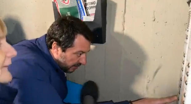 immagine Salvini citofona a un presunto spacciatore tunisino a Bologna