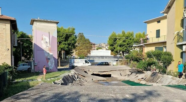 Crolla il solaio del fosso, tragedia sfiorata a Porto Sant'Elpidio