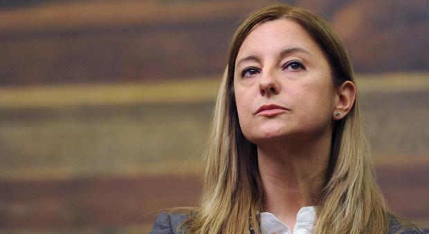 Caos Raggi, Roberta Lombardi attacca il sindaco: «Chi ha sbagliato chieda scusa»