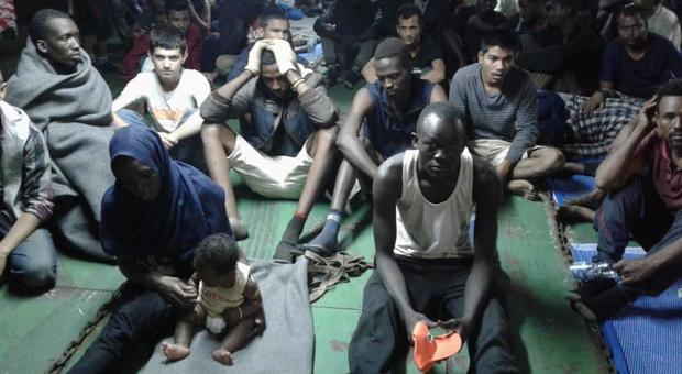 Ong, irruzione dei libici sulla nave Nivin: violenze sui migranti, almeno 5 feriti