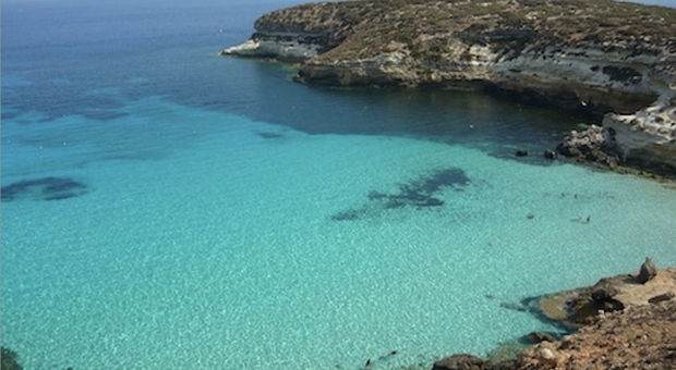 Il mare a Lampedusa