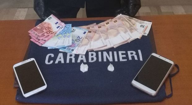 «Quello che guadagno in Italia in un giorno, in Albania mi ci vuole un mese», la confessione dello spacciatotre arrestato dai carabinieri a Valfabbrica