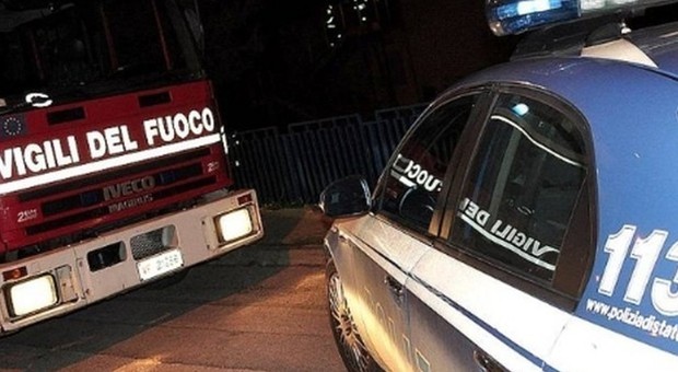 Suicidio a Napoli: 28enne si lancia dal quarto piano, precipita sul tetto del capannone e muore