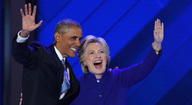 Obama infiamma la convention dem: Hillary meglio di me e Bill. Trump offre solo paura