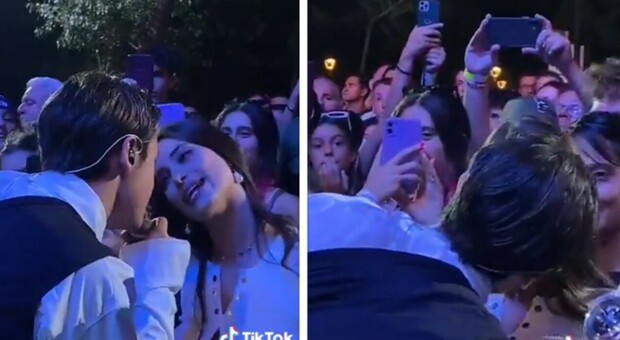Federico Rossi scende dal palco e bacia una fan durante il concerto, lei resta di stucco Il video è virale sui social