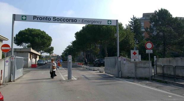 Incidente stradale: l'auto si ribalta, donna muore in ospedale a Latina
