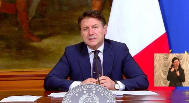 Cilento firma la cravatta di Conte per il discorso alle imprese italiane