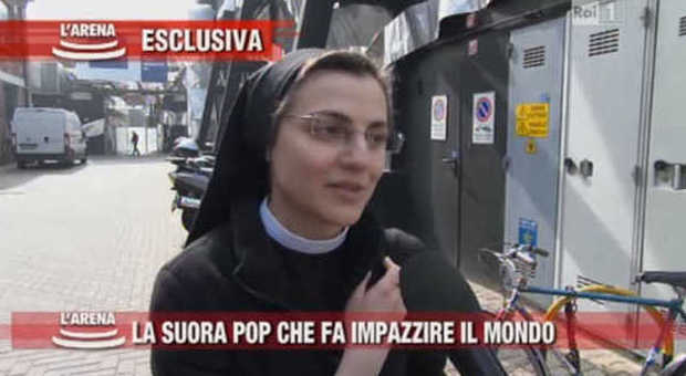Suor Cristina, stella di Voice of Italy a L'Arena. "Sto aspettando la telefonata di Papa Francesco"
