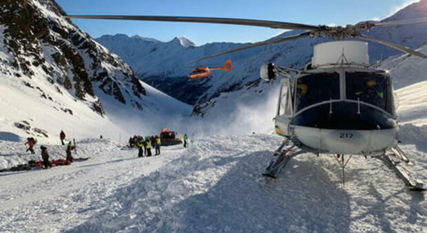 Scialpinista muore a 27 anni dopo essere stato travolto da una valanga, tragedia in Alto Adige