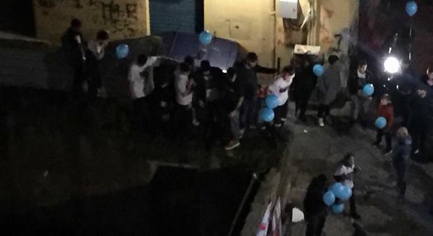 Napoli, babygang scatenate per i fuocarazzi di Sant’Antonio: lanci di pietre contro le forze dell'ordine a piazza Mercato