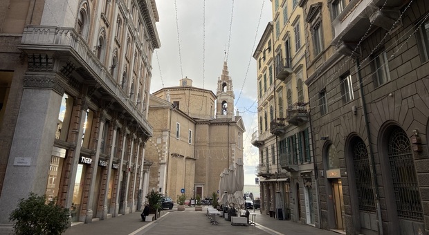 Ancona, scatta la volata di Natale «Fate parcheggiare gratis per favorire lo shopping»
