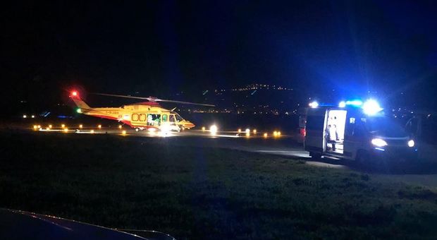 Emergenza sanitaria nella notte Elicottero atterra all'aviosuperficie