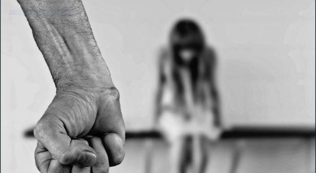 Abusi sessuali sulla figlia di 9 anni della convivente, Carabiniere condannato a 10 anni di carcere