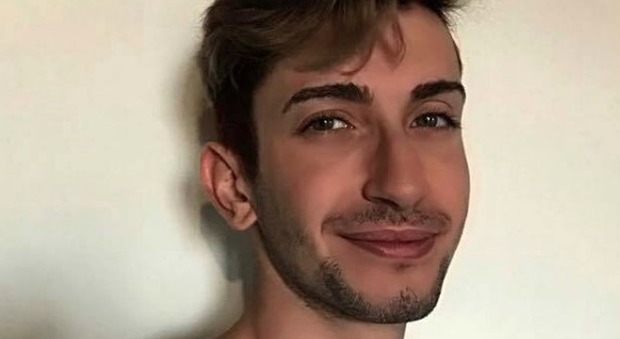 Milano, Samuele, 22 anni, preso a calci e pugni perché gay. Lo sfogo su Facebook: «Non sono solo»