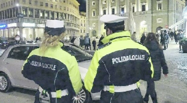 Ancona, 80 pistole ai vigili: le dotazioni con i proventi delle multe
