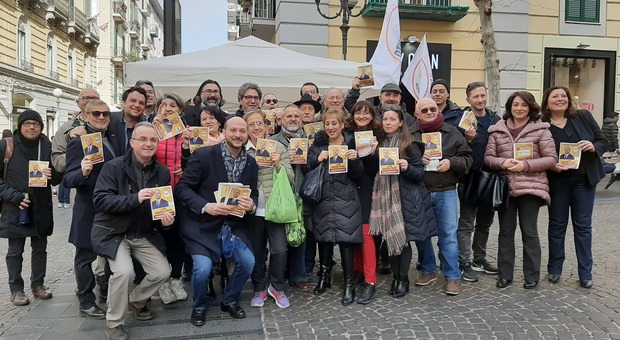 Elezioni suppletive a Napoli, Napolitano riunisce i cinquestelle al Vomero: « Insieme siamo una forza»