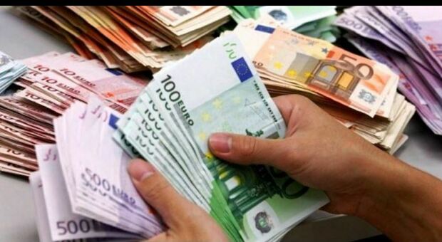 Commercialista nei guai per avere raggirato due clienti di oltre 149 mila euro