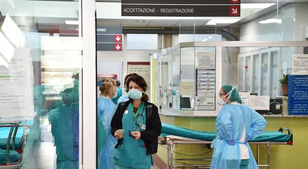 Coronavirus, il medico di Bergamo: «Dobbiamo scegliere chi curare e chi no, come in guerra»