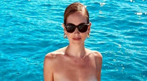 Chiara Ferragni nuda infiamma il web, il messaggio ai fan: «Free the nipple»