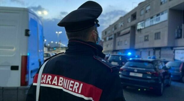 Roma, entra in un appartamento per rubare ma si addormenta sul letto dei proprietari: arrestato dai carabinieri